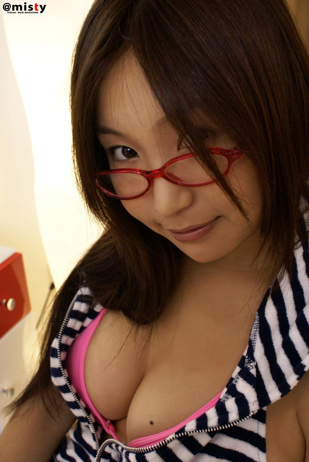 30548016.webp