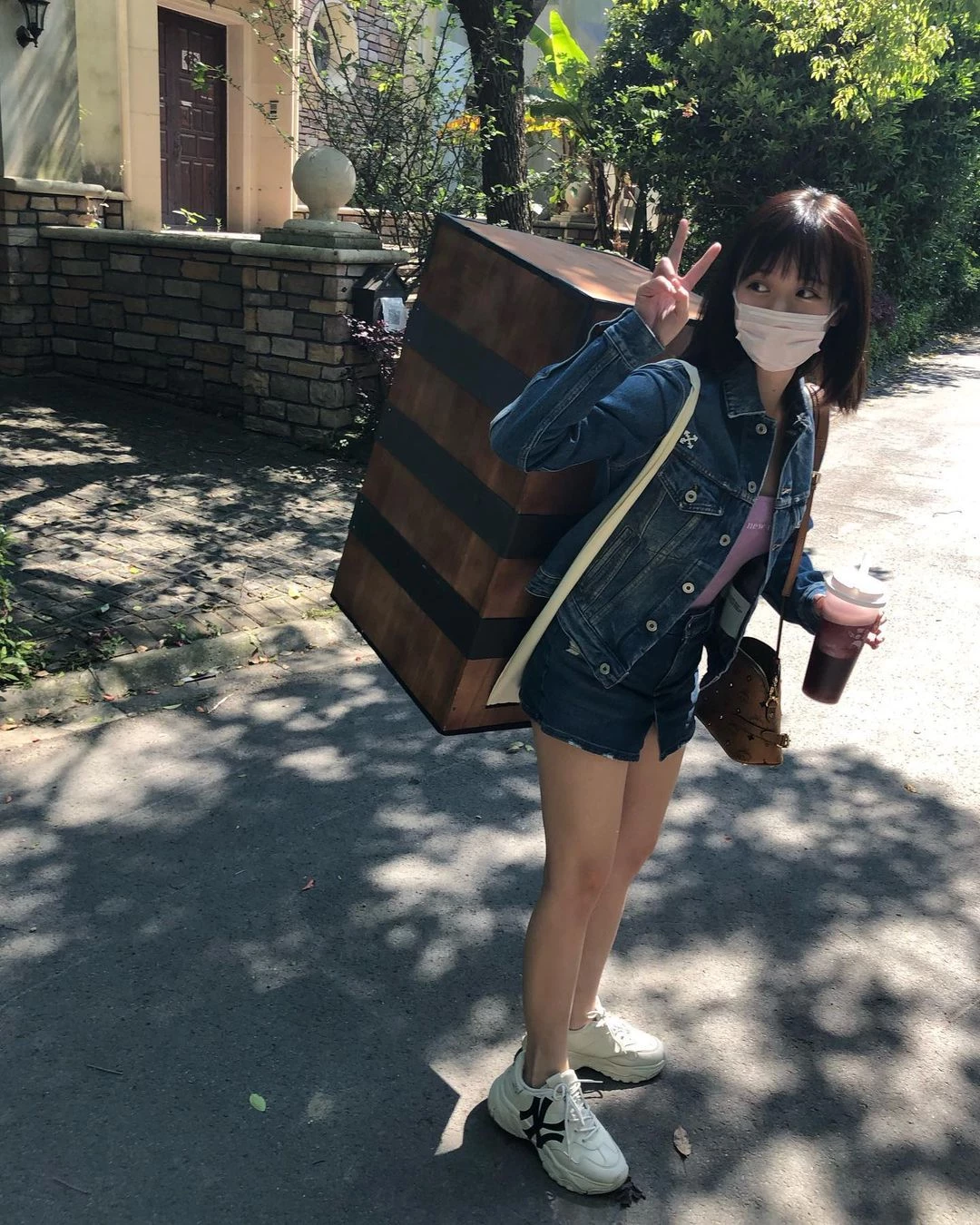 18394098.webp