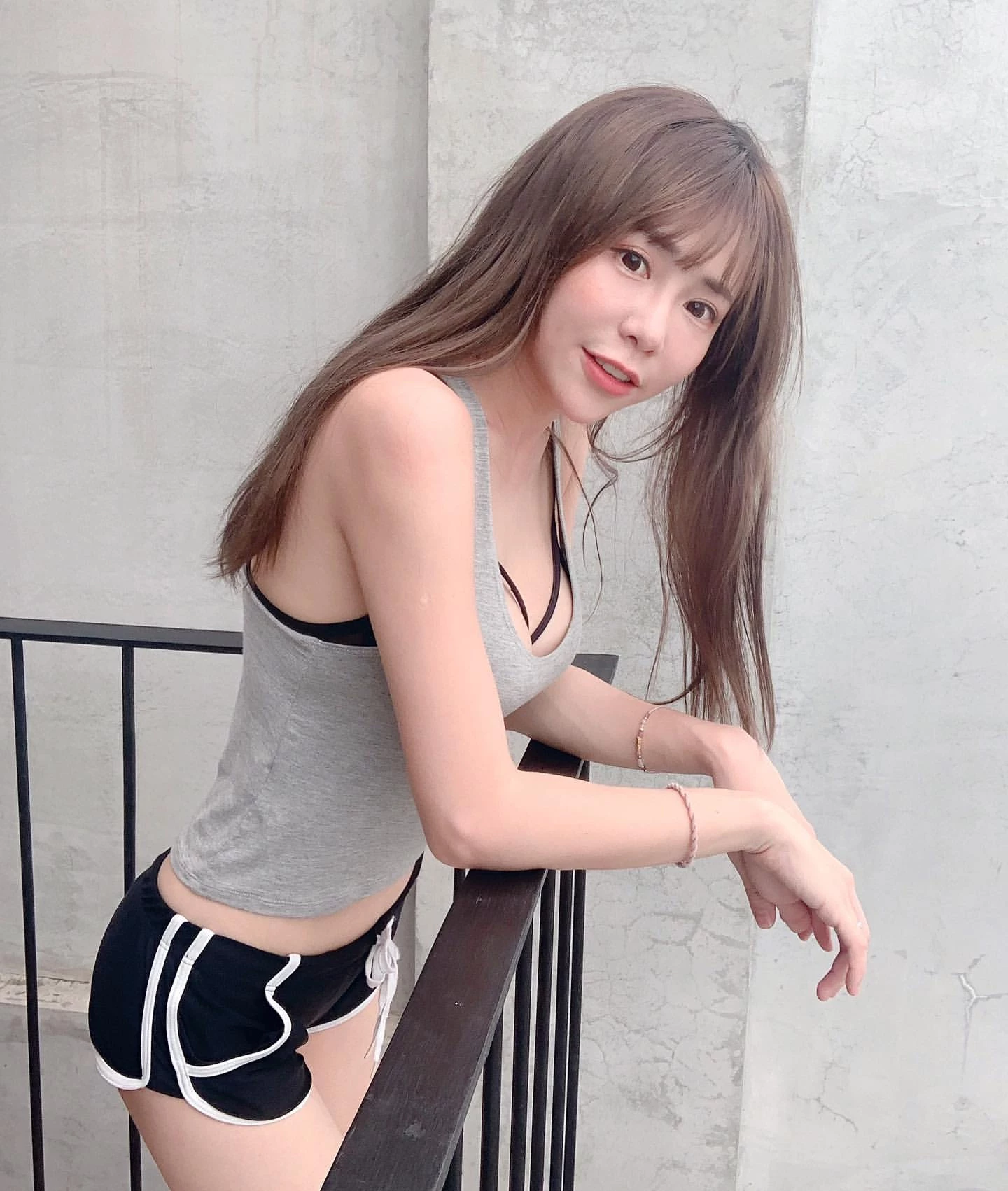 3943898.webp