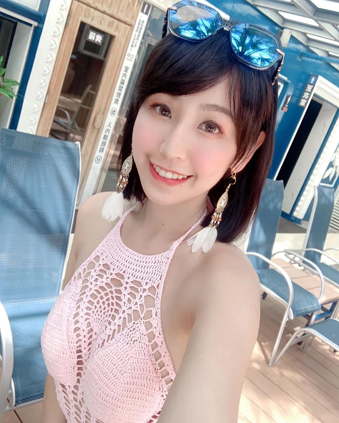 3889833.webp