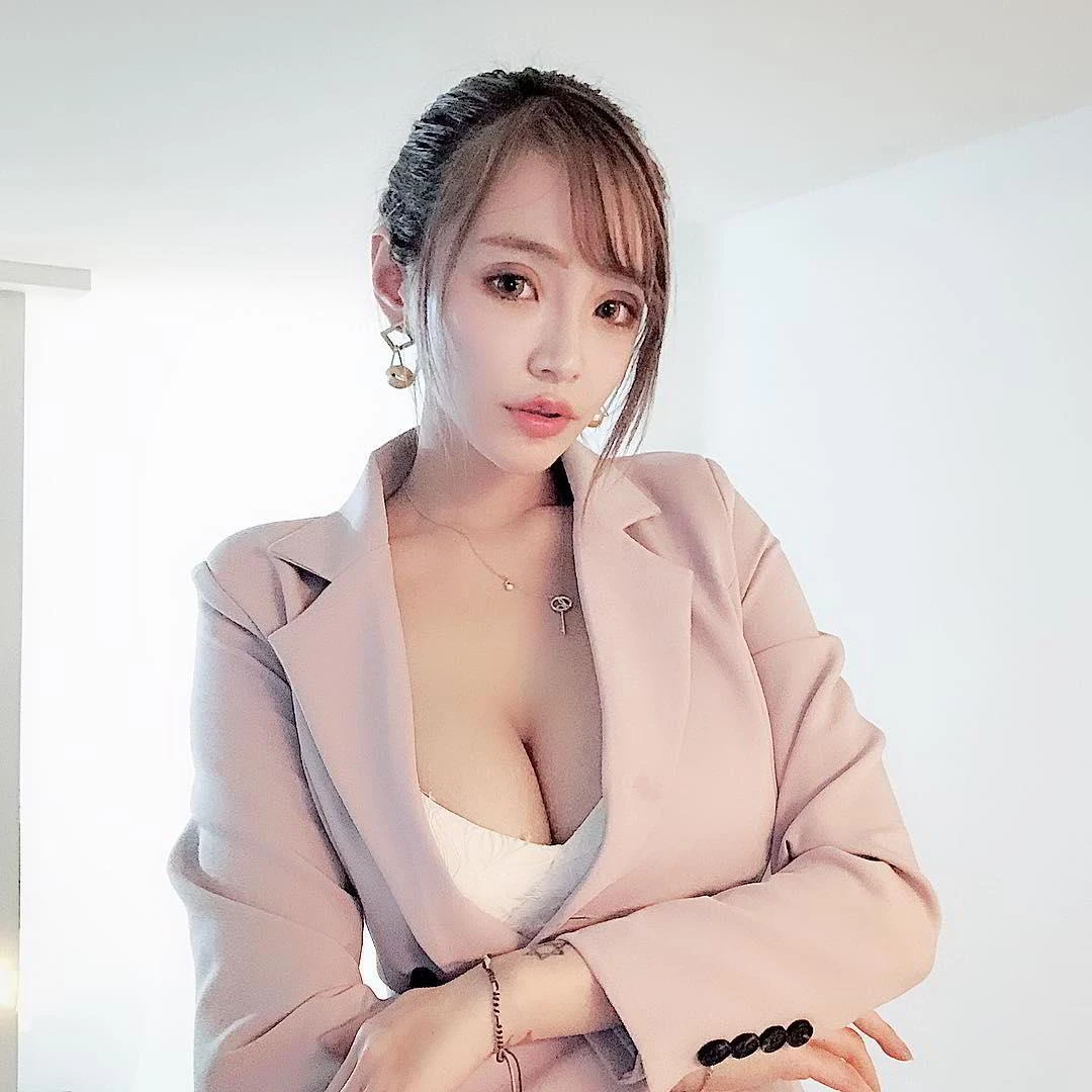 4398066.webp