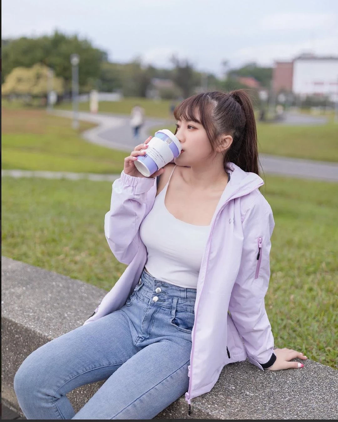 25042093.webp