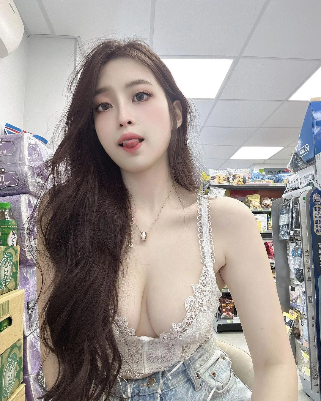 28201236.webp