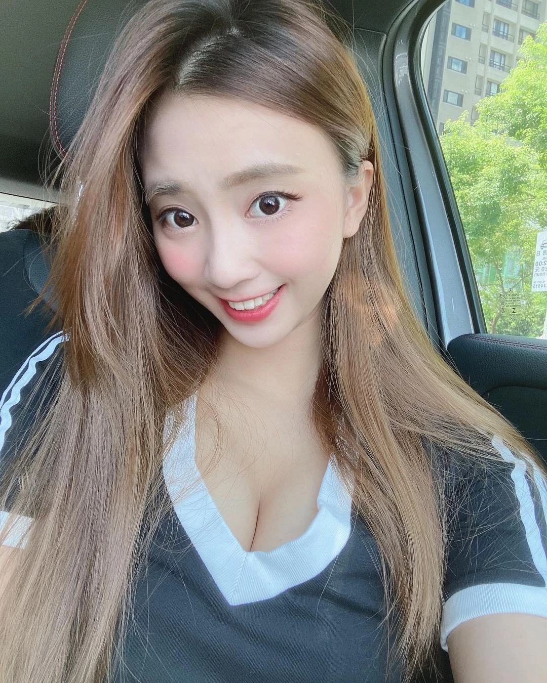 28118296.webp