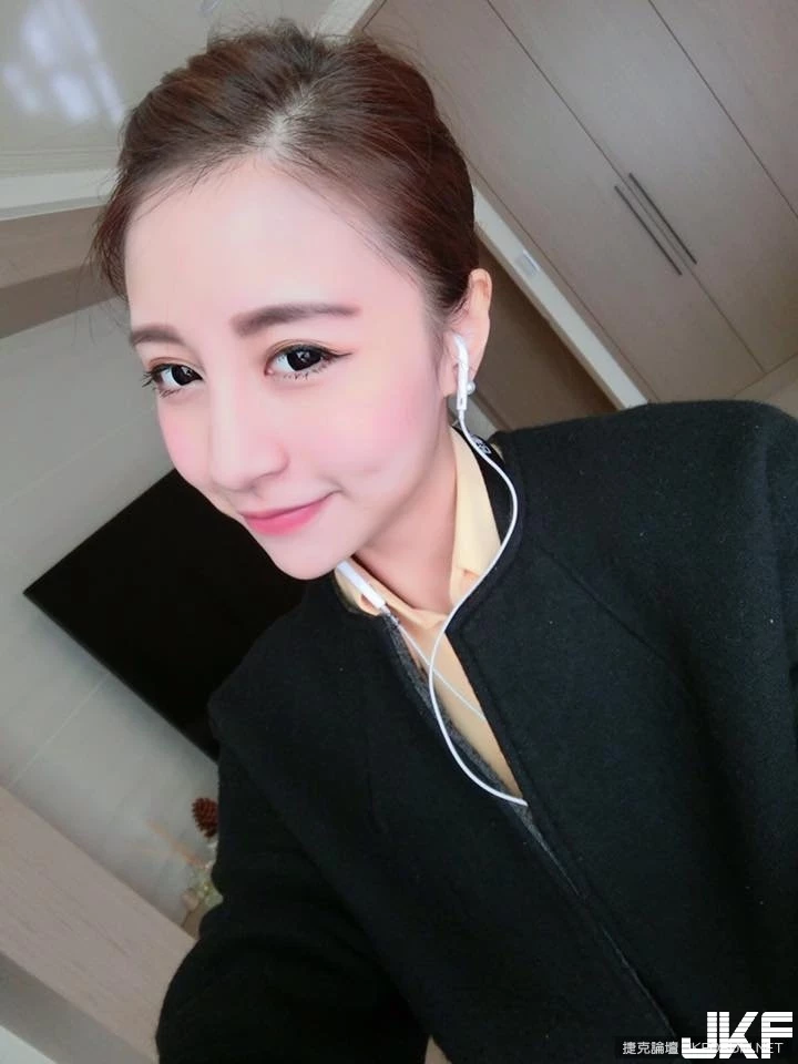 2409011.webp