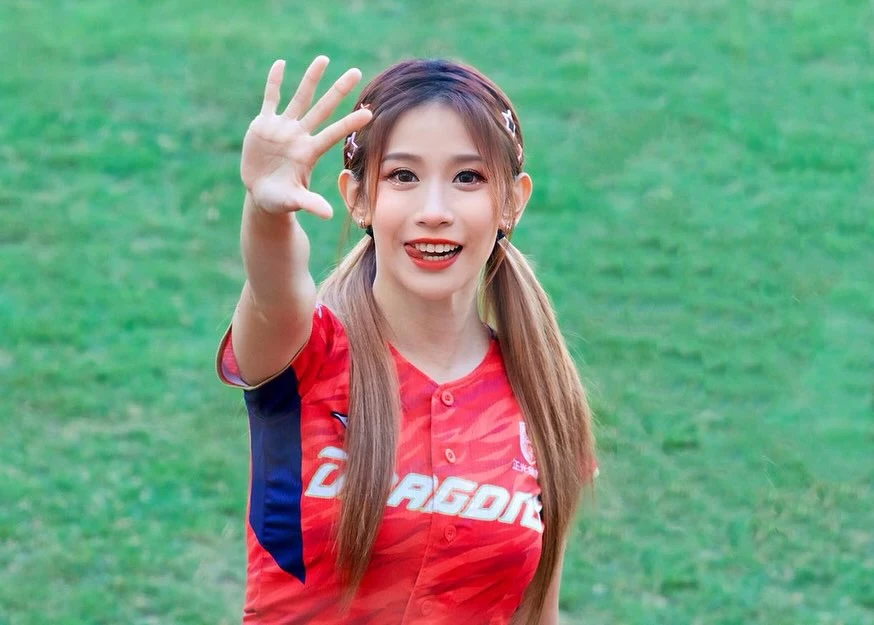 28151758.webp