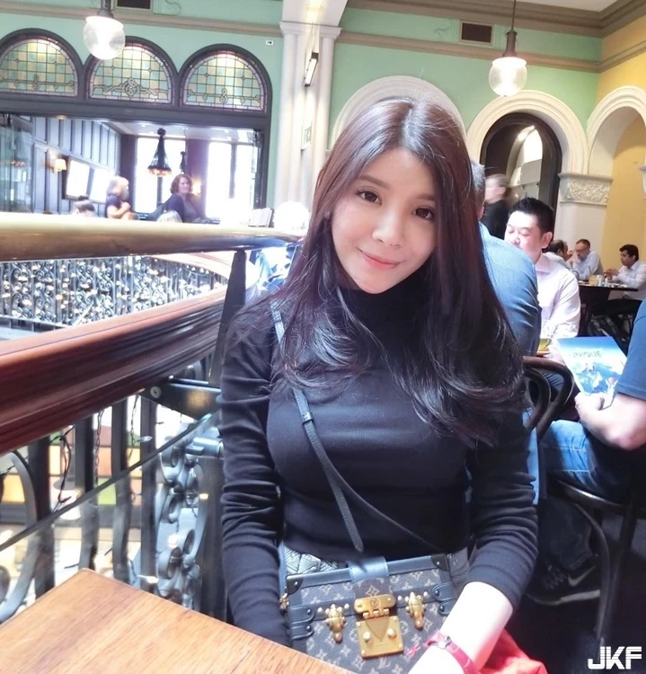 16881378.webp