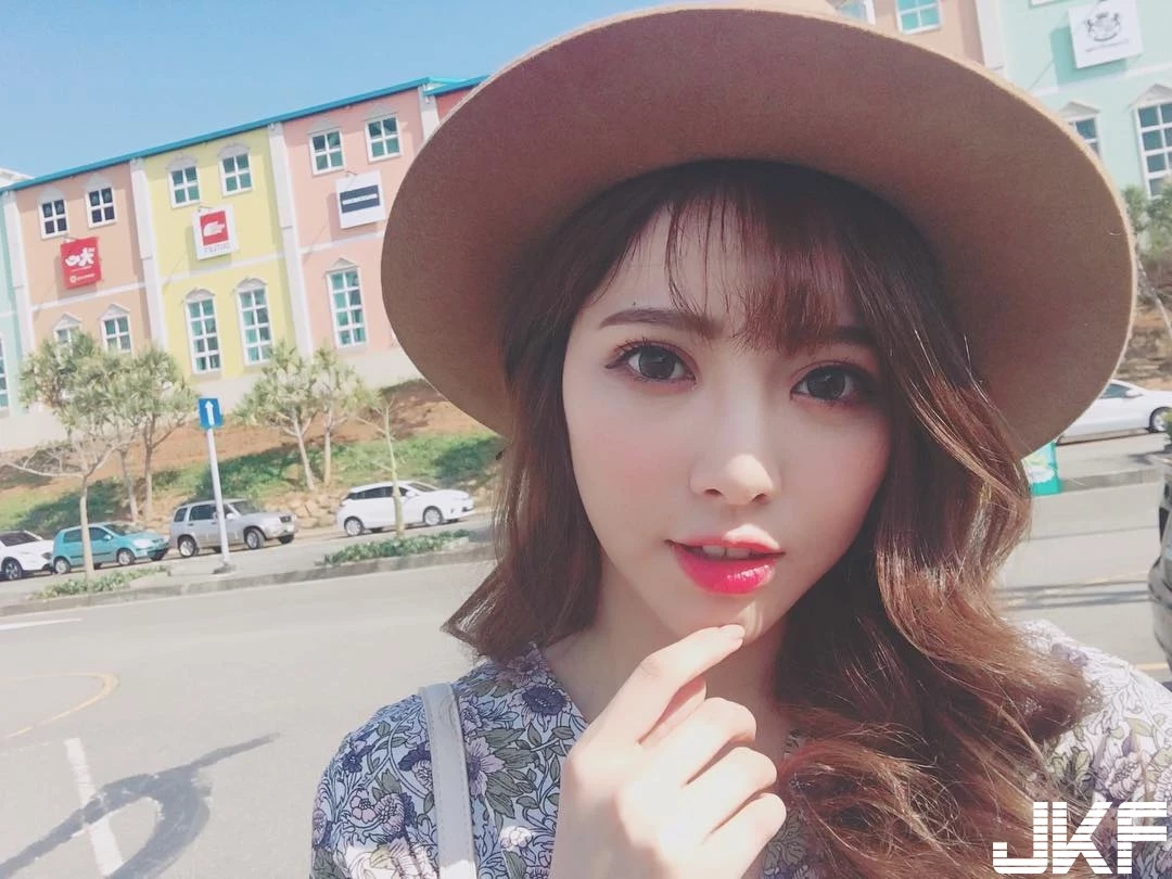 154042smwdzsvlmhwitgw8.webp