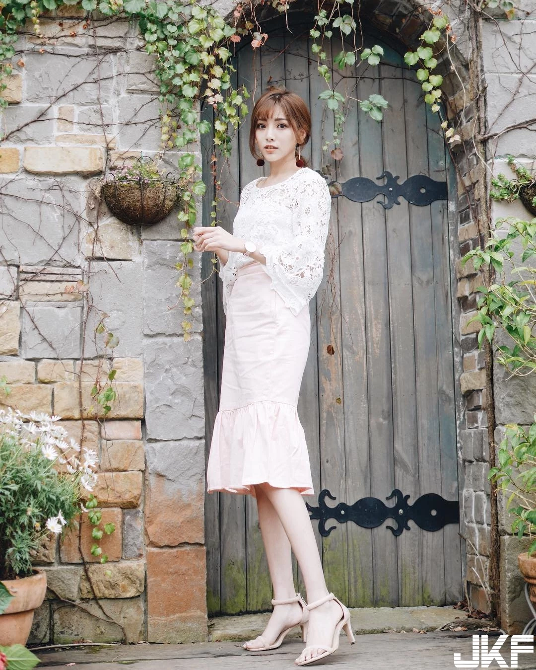 154051q8r8s1r88c8jj8hh.webp