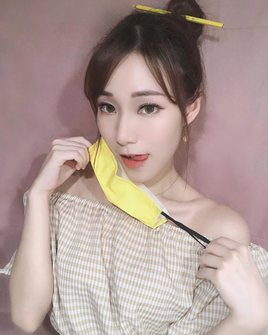 1702072.webp