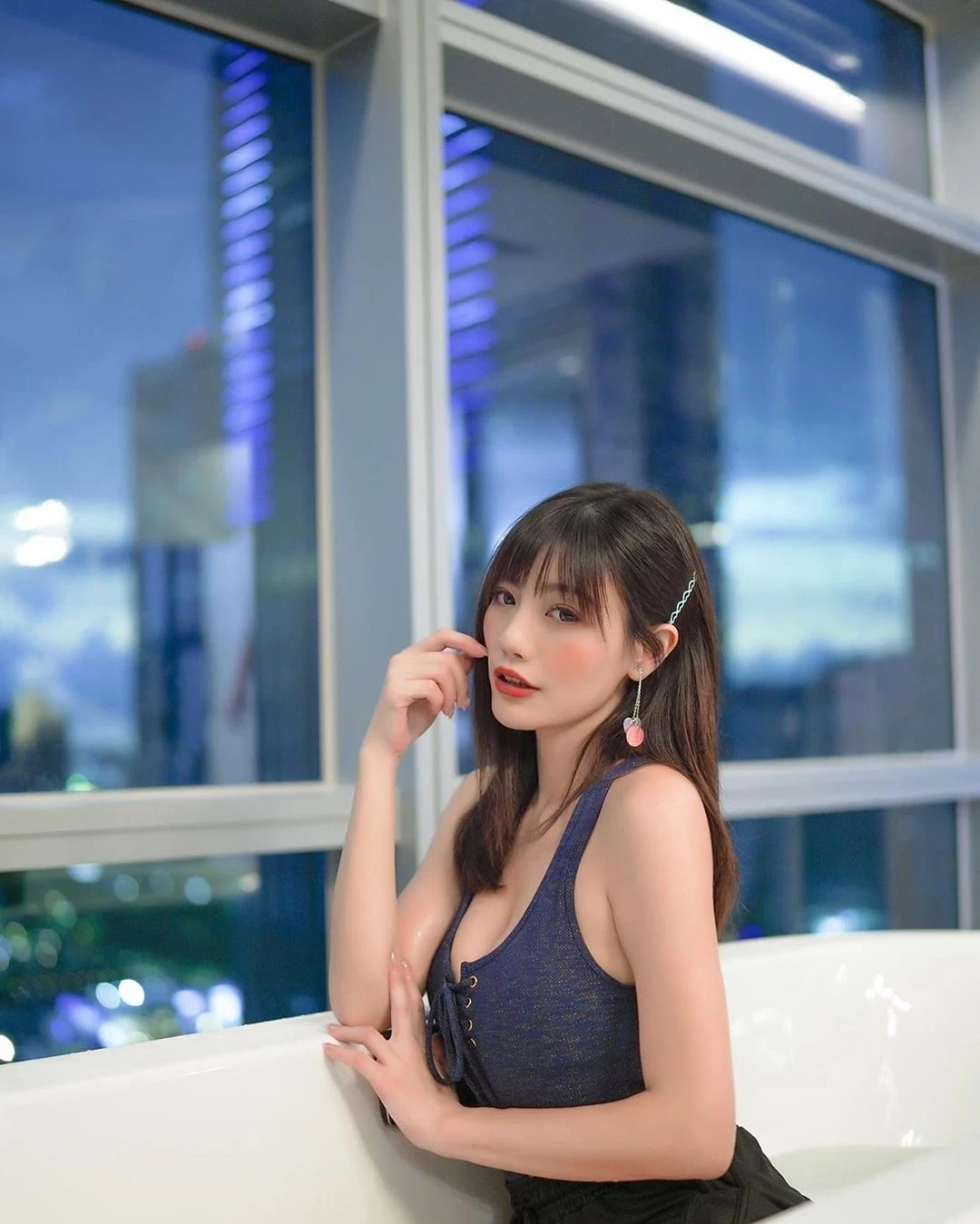 1694042.webp