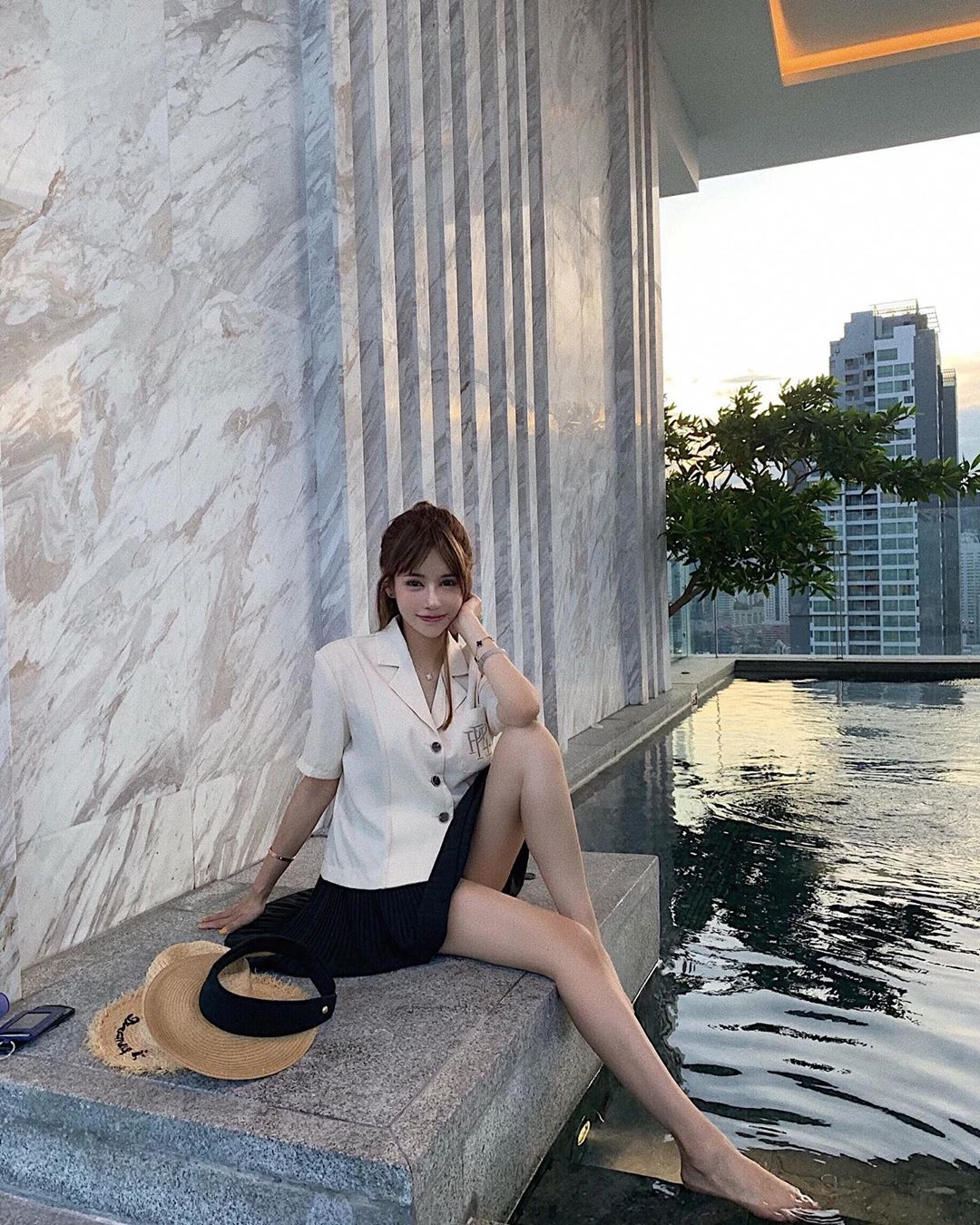 120436p0syl07g0ovl0sy8.webp