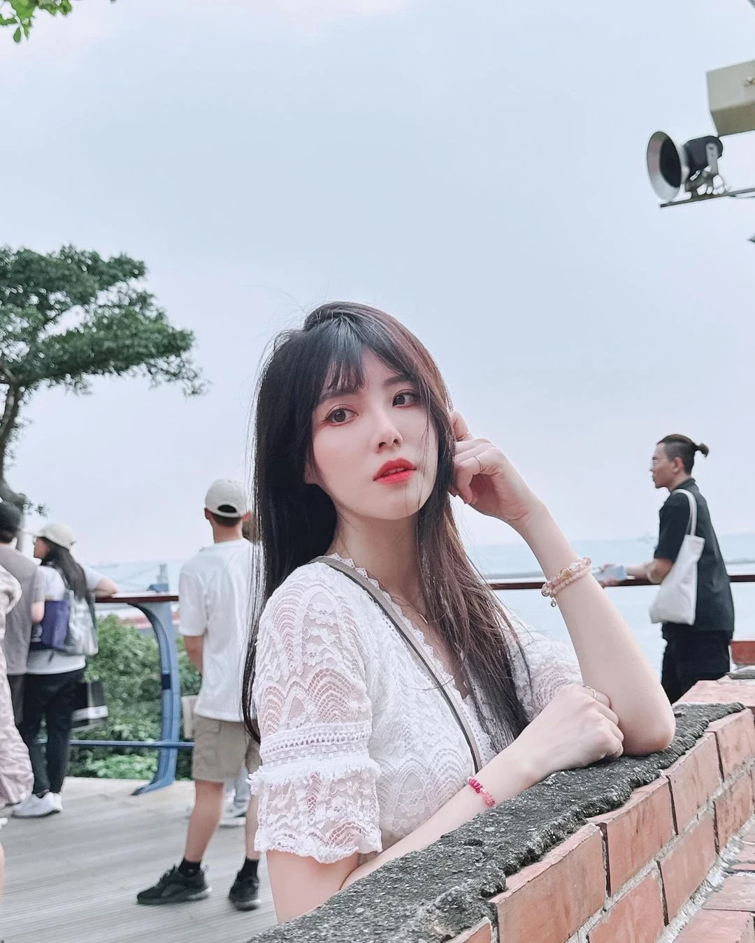 172330p4bvj42db52ywu1k.webp