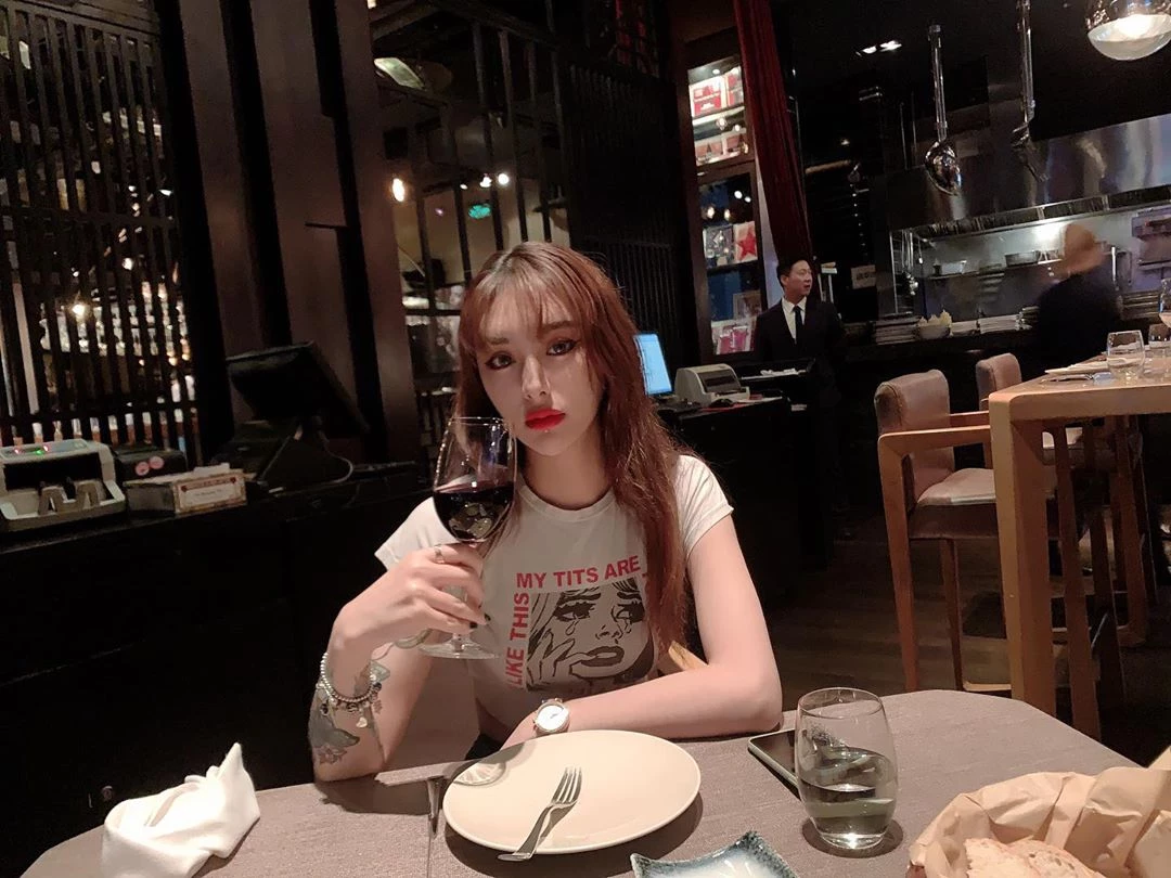 125608g7ds2v22uv76pn2d.webp