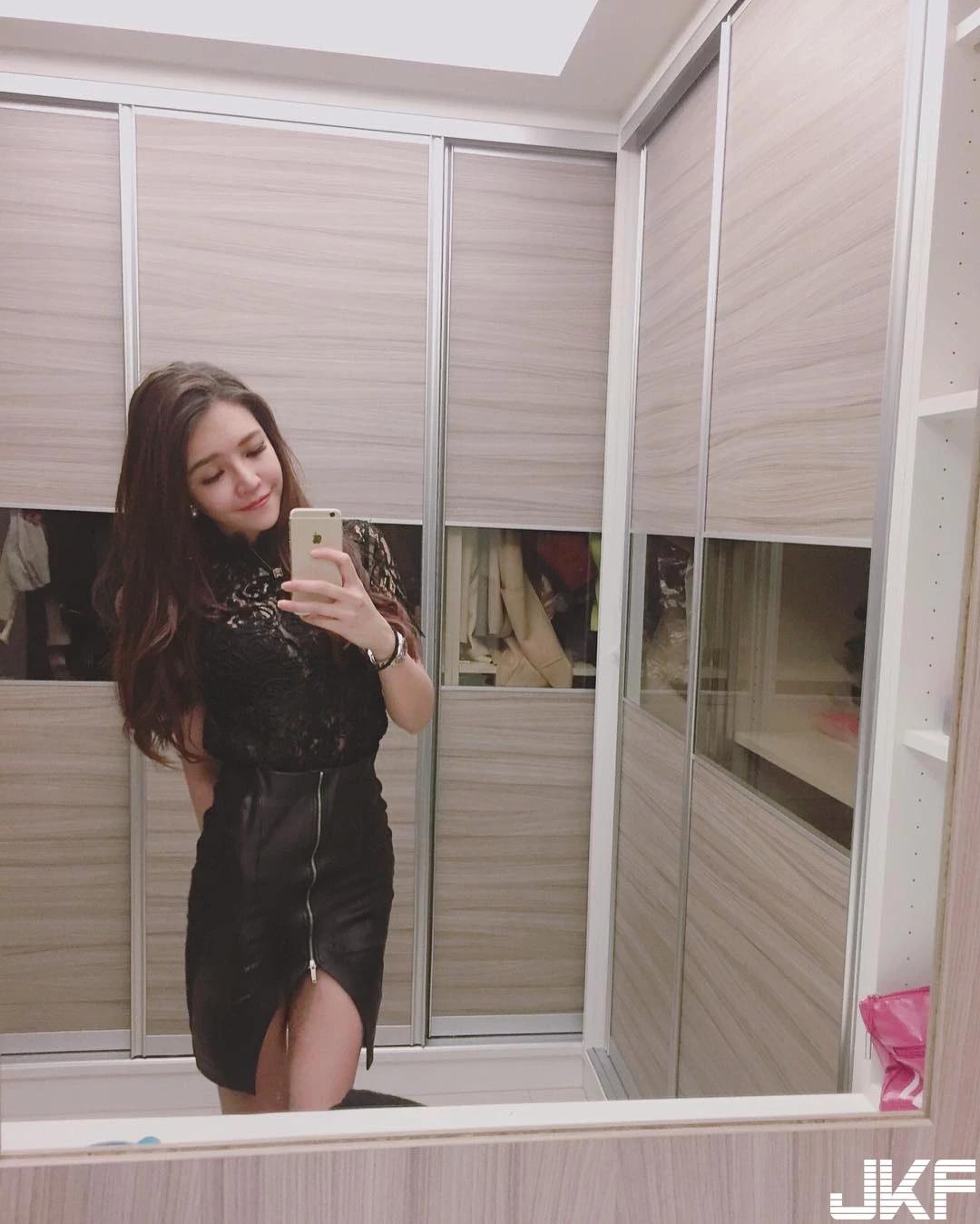 152158f55n5gsxx9xm4jen.webp