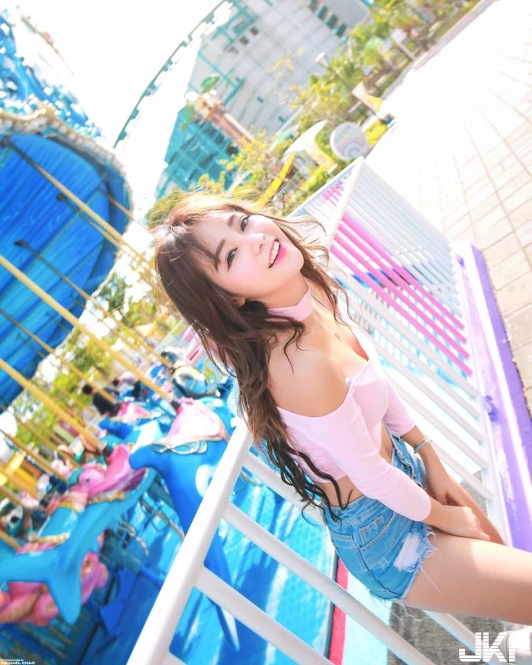 184846uxzzuc5c2c5tcfcb.webp