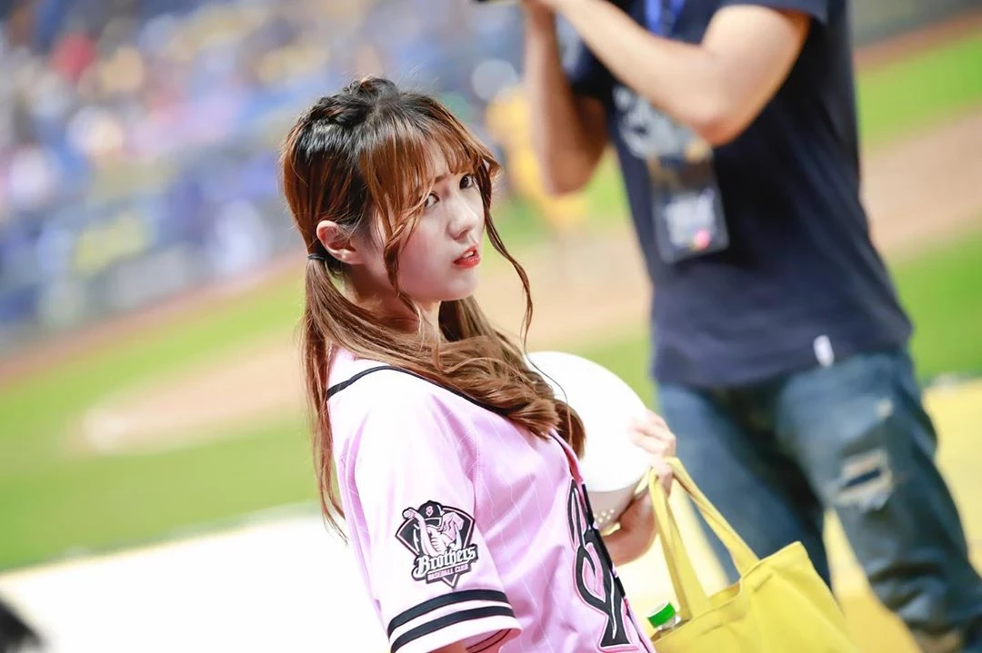 1697673.webp
