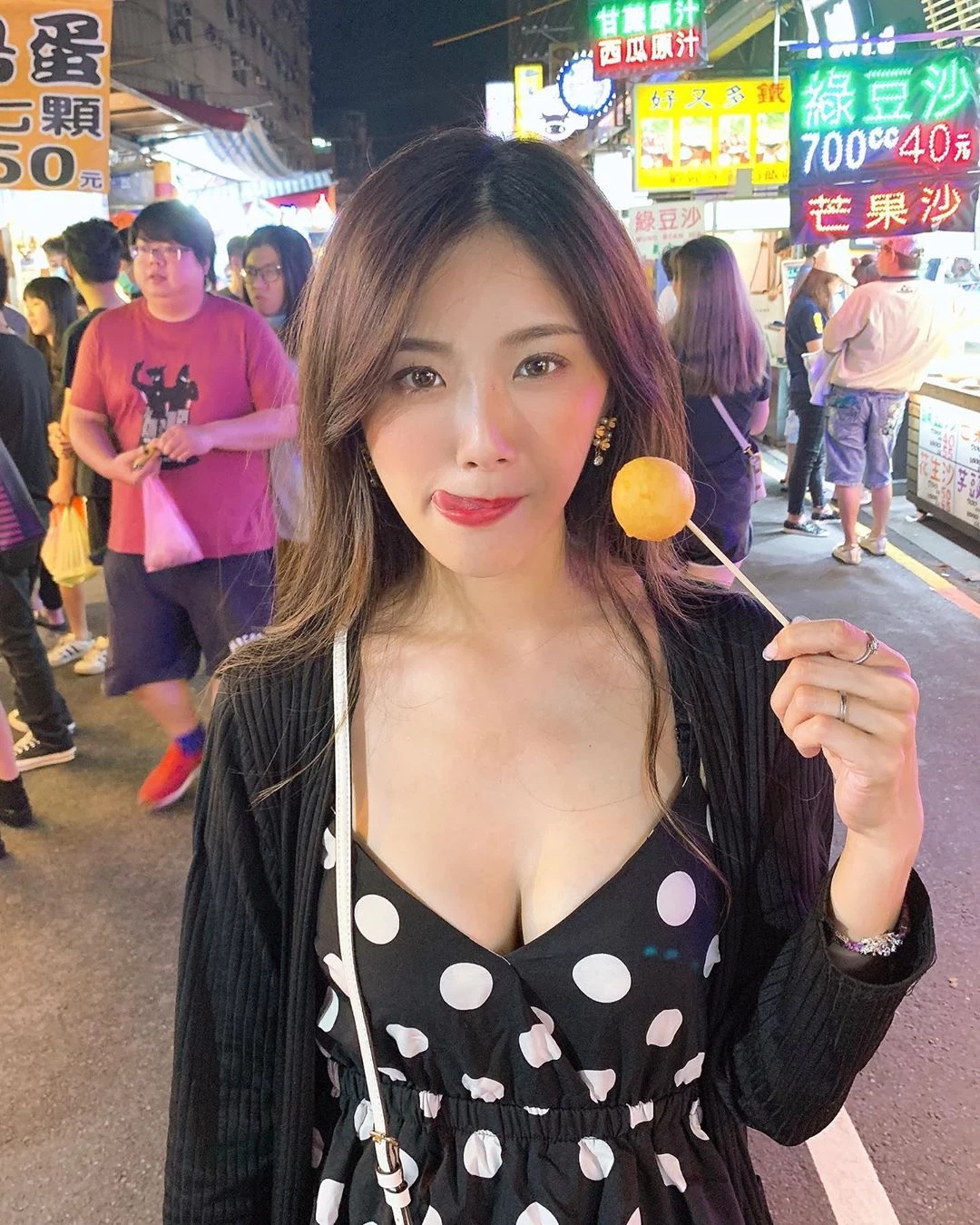 1697696.webp