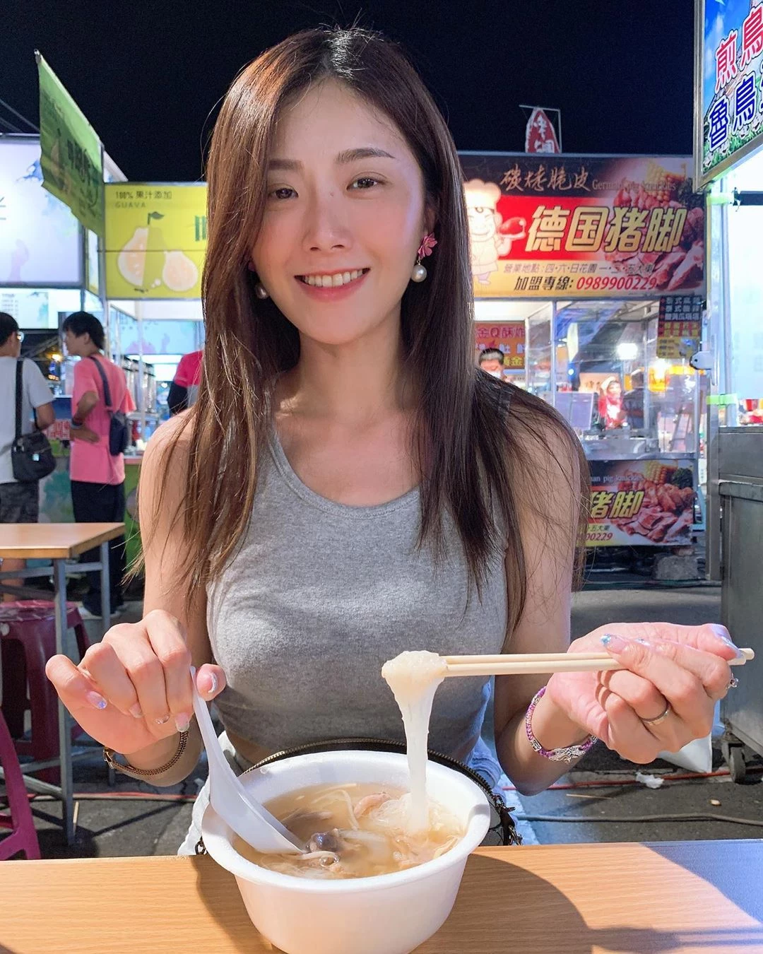 1697697.webp