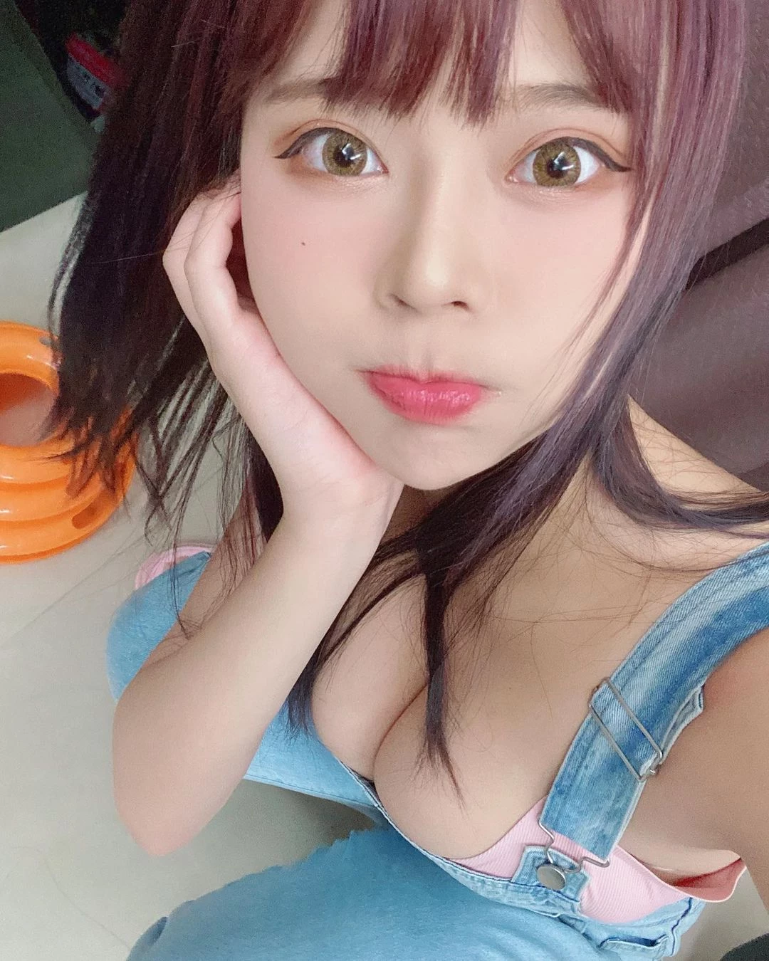 1693970.webp