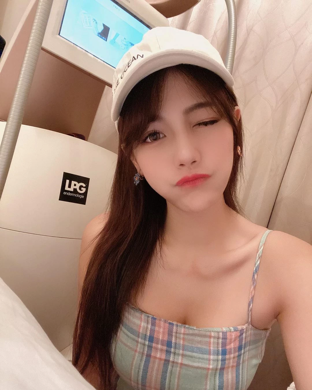 1694033.webp