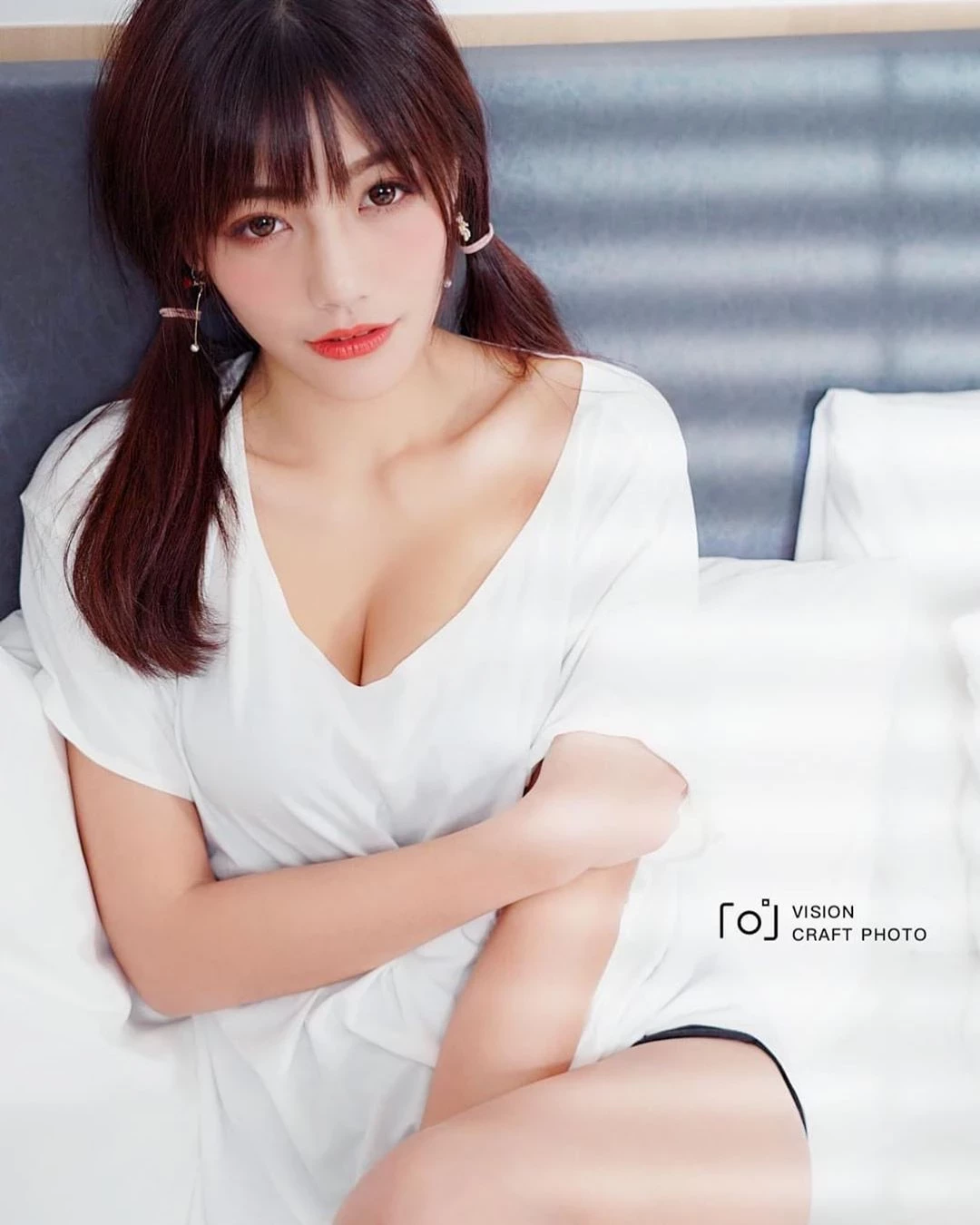 1694043.webp