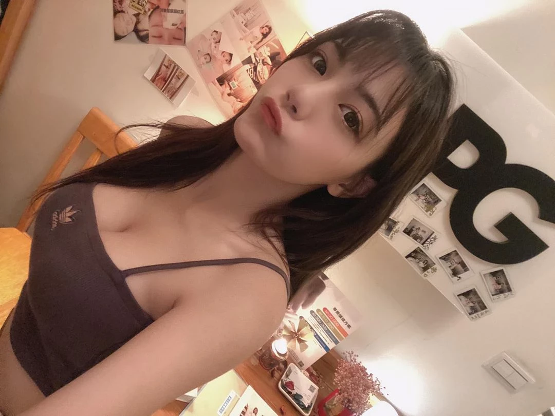 1694045.webp