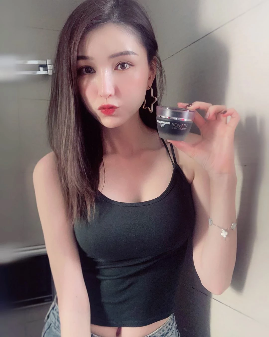 4144088.webp