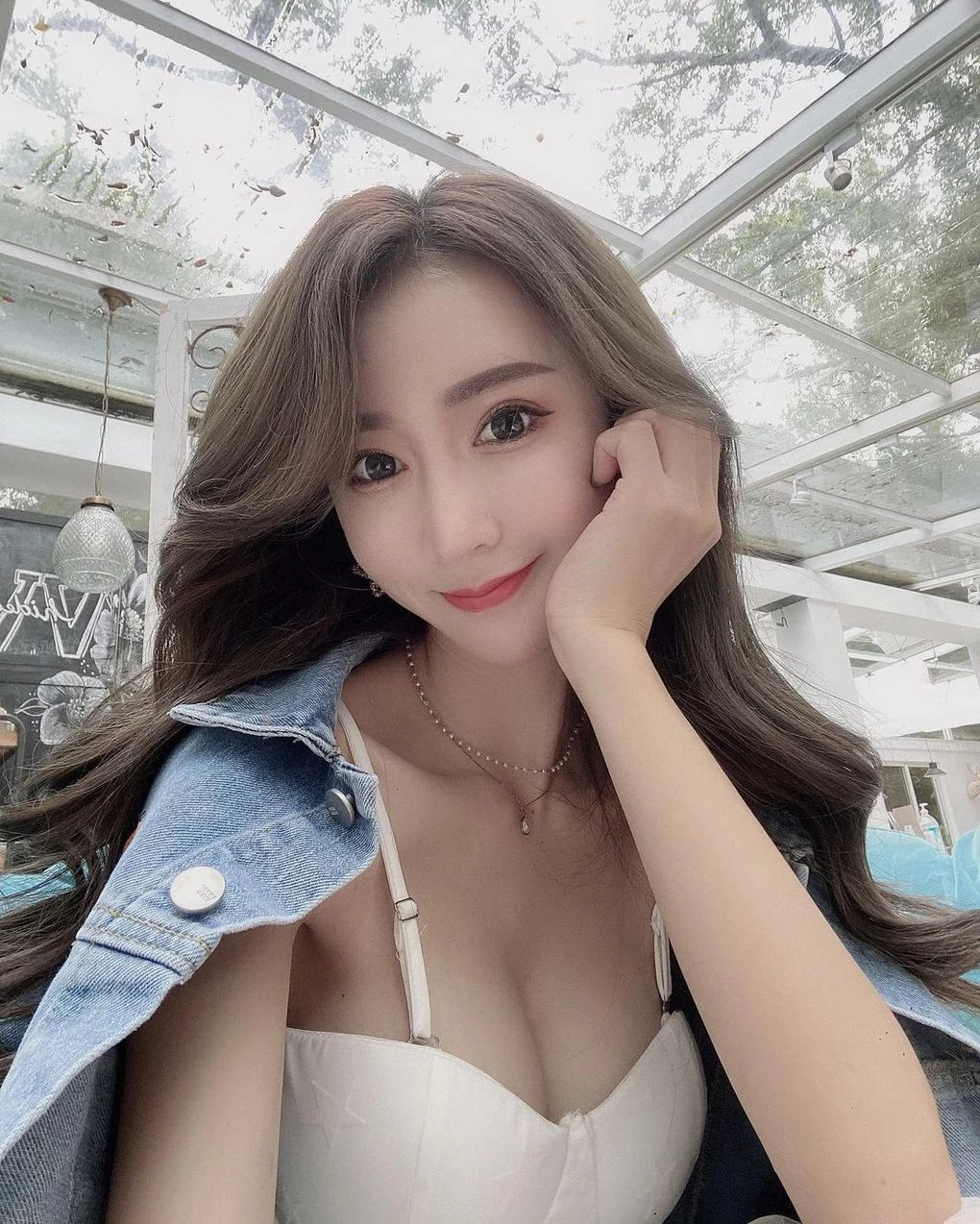 1702092.webp