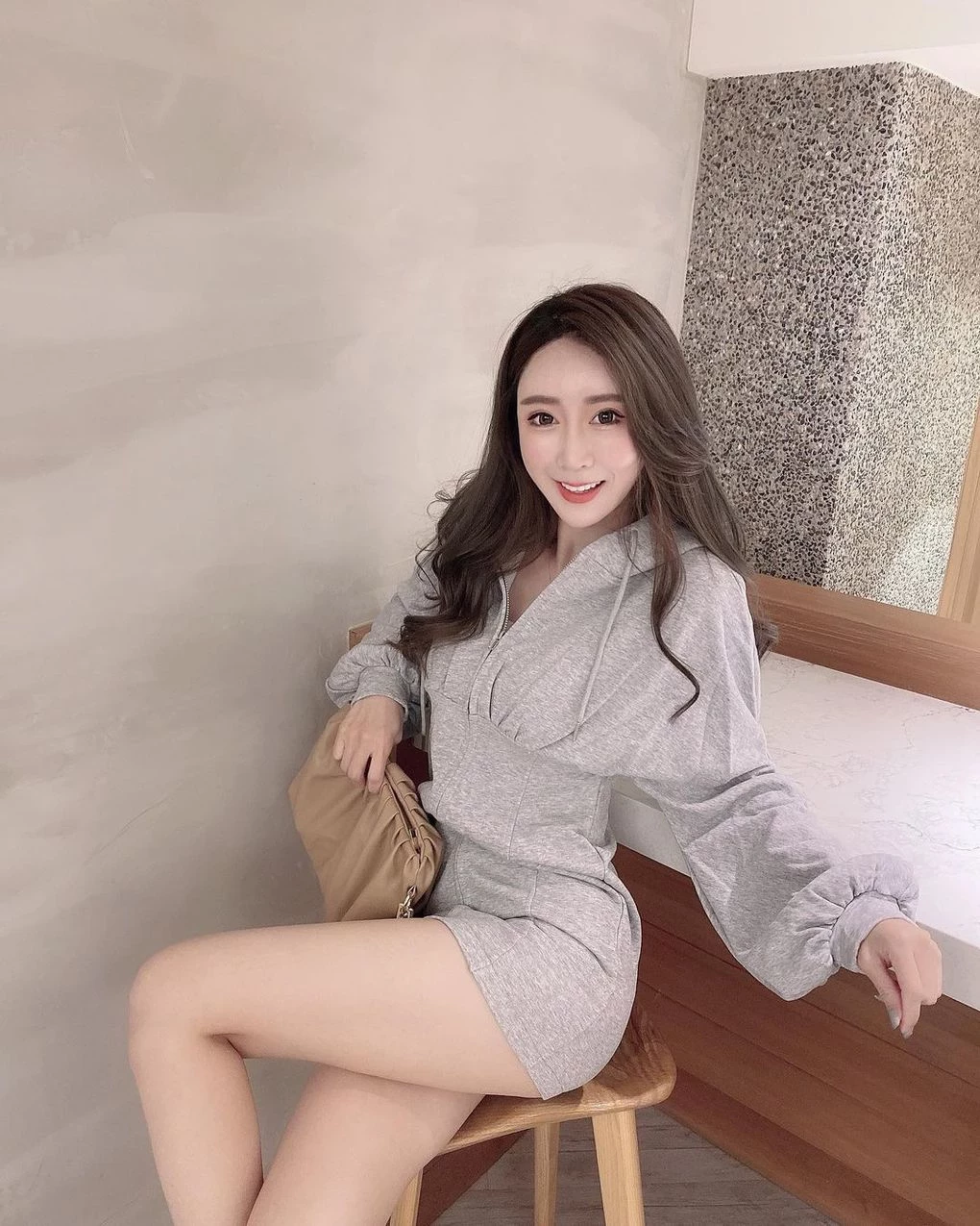 1702094.webp