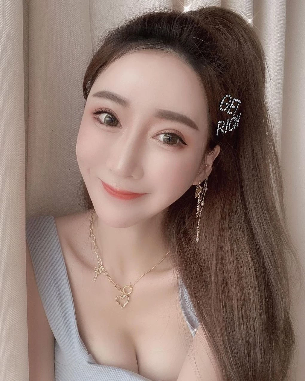 1702096.webp