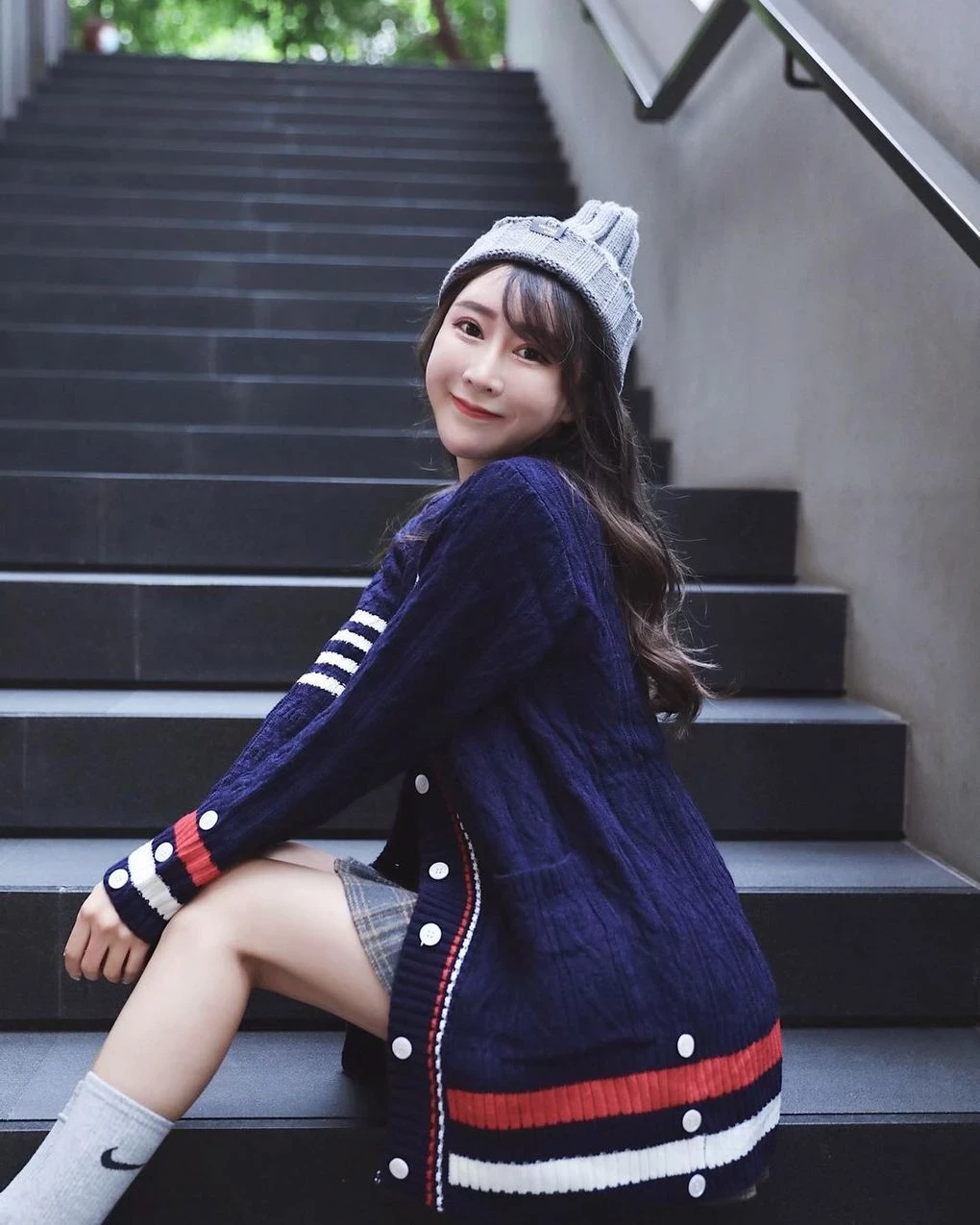 1702100.webp
