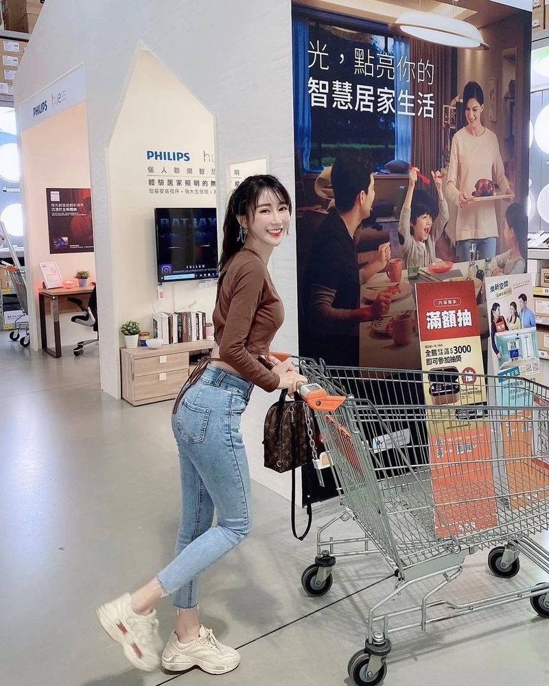 1702110.webp