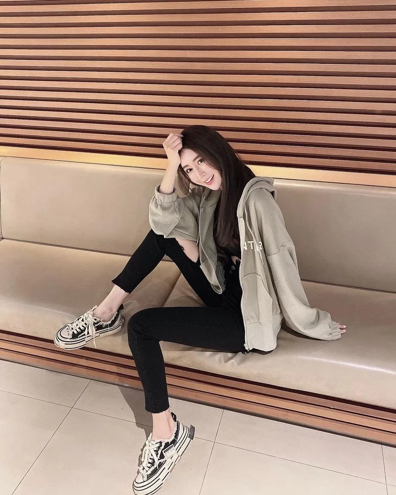 1702109.webp
