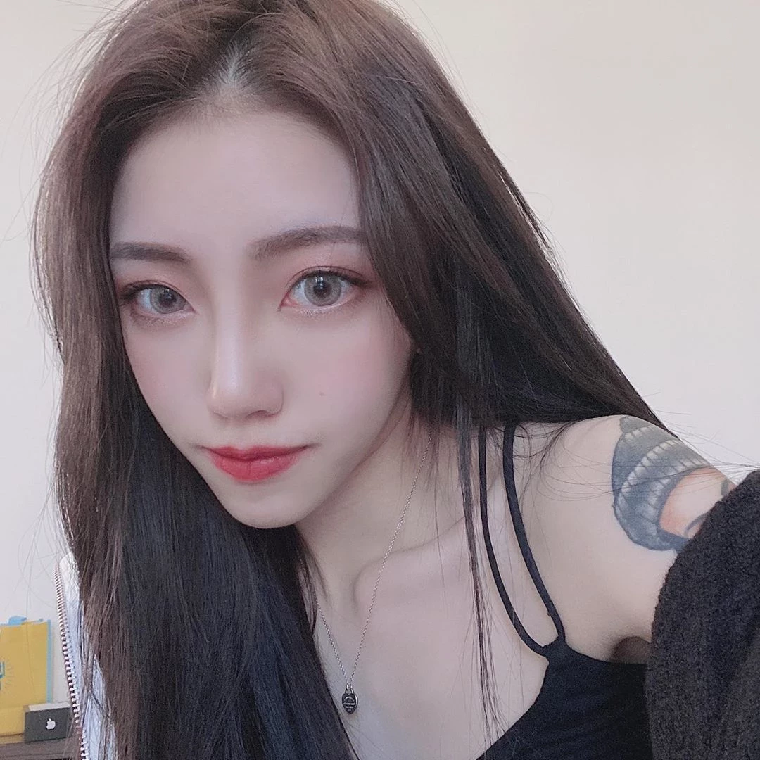 1720721.webp