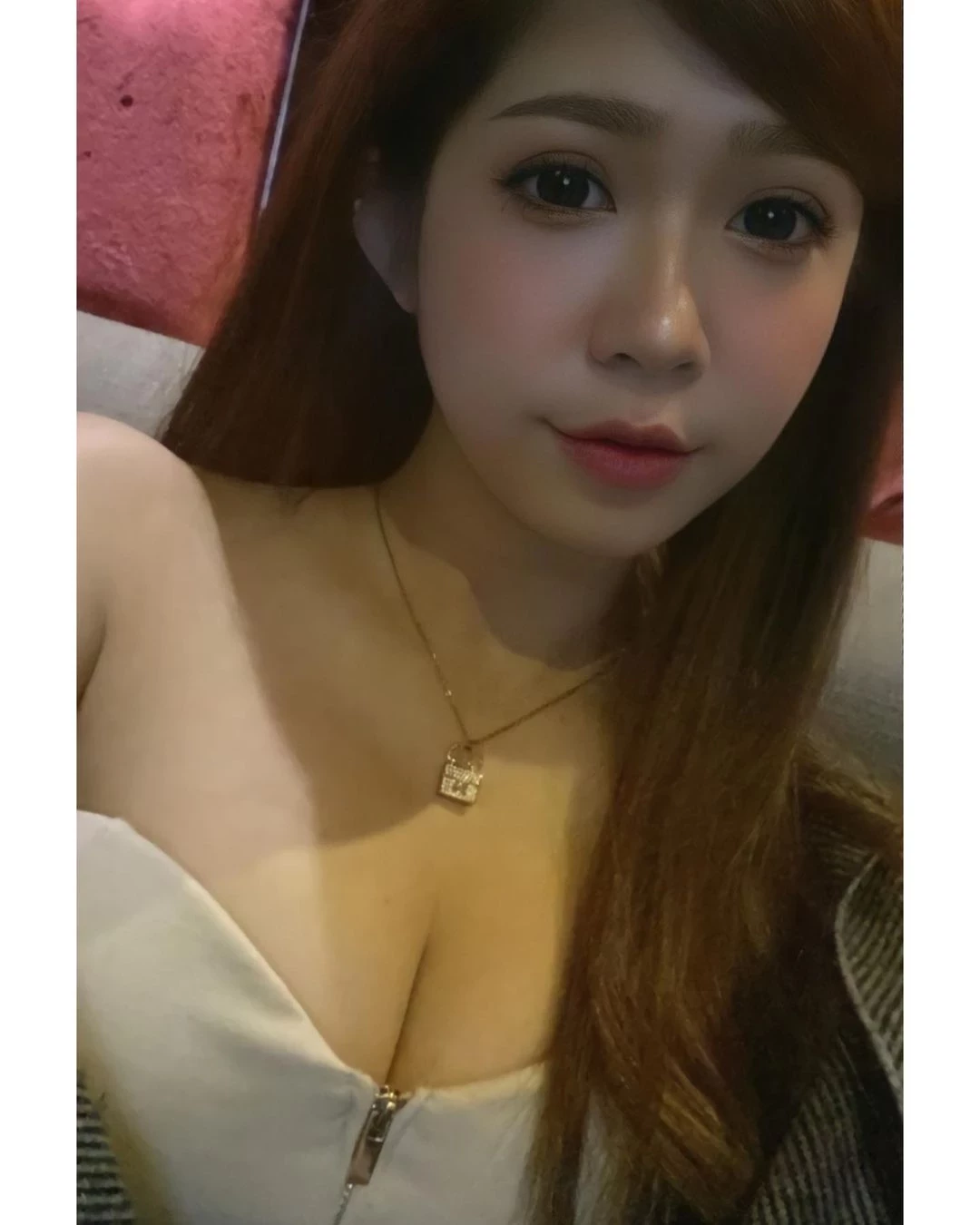 31883232.webp