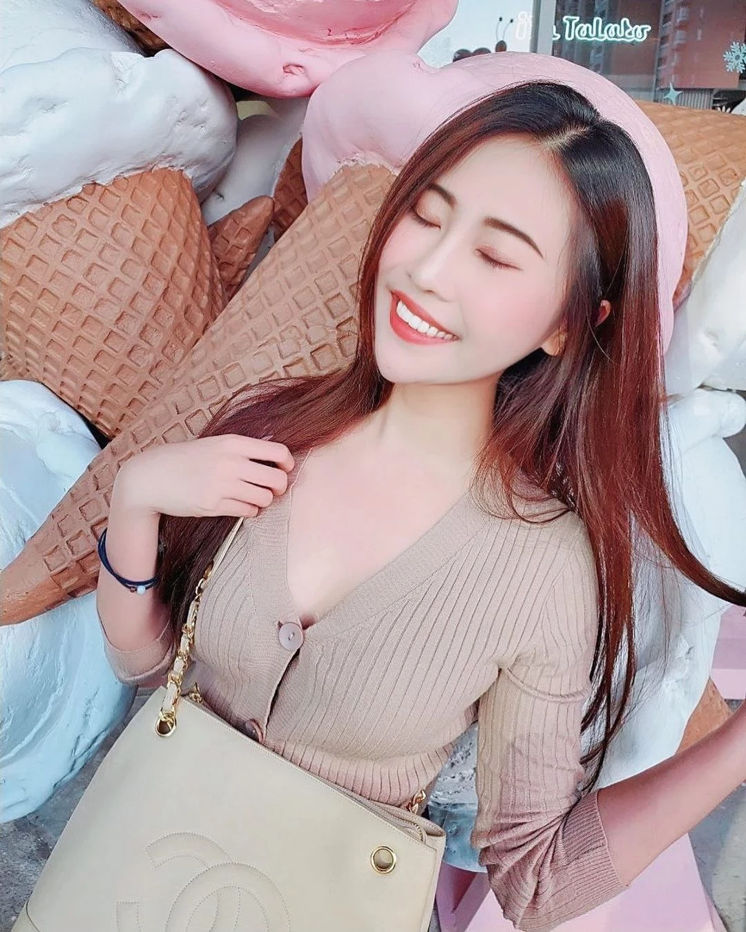1729819.webp