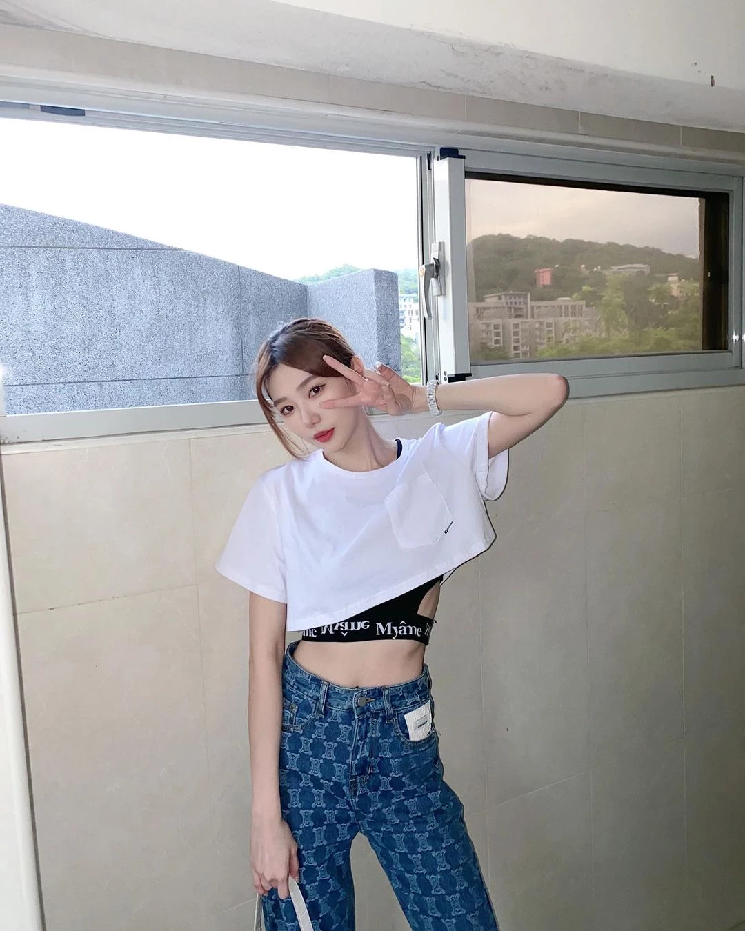 19527990.webp