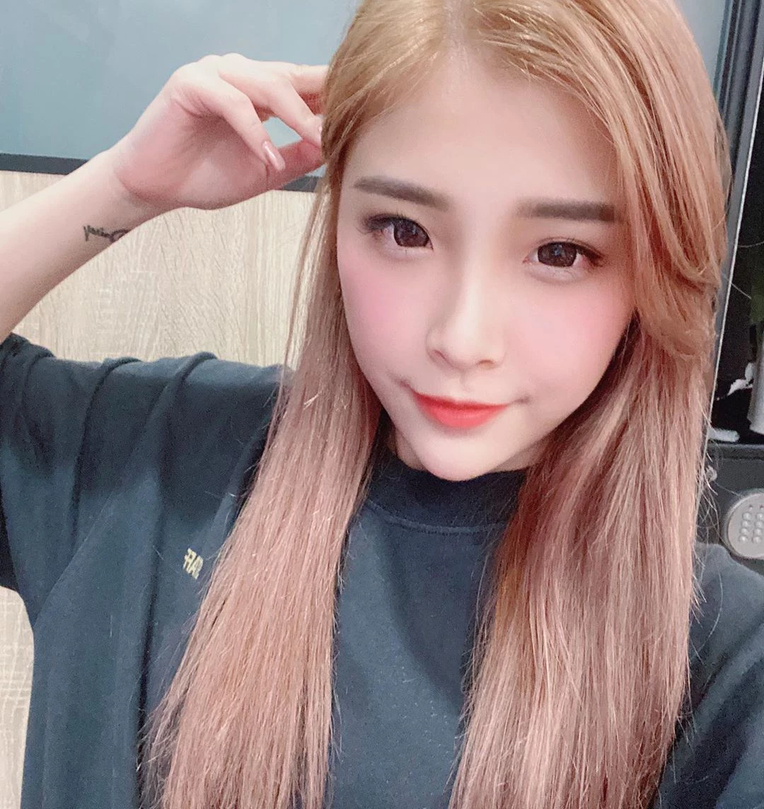 1740074.webp