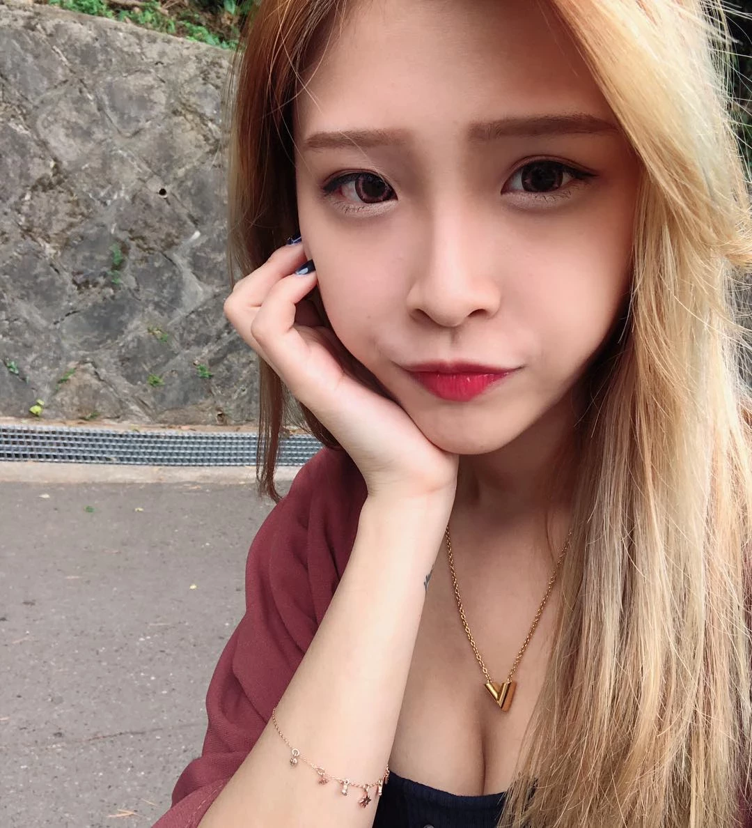 1740077.webp