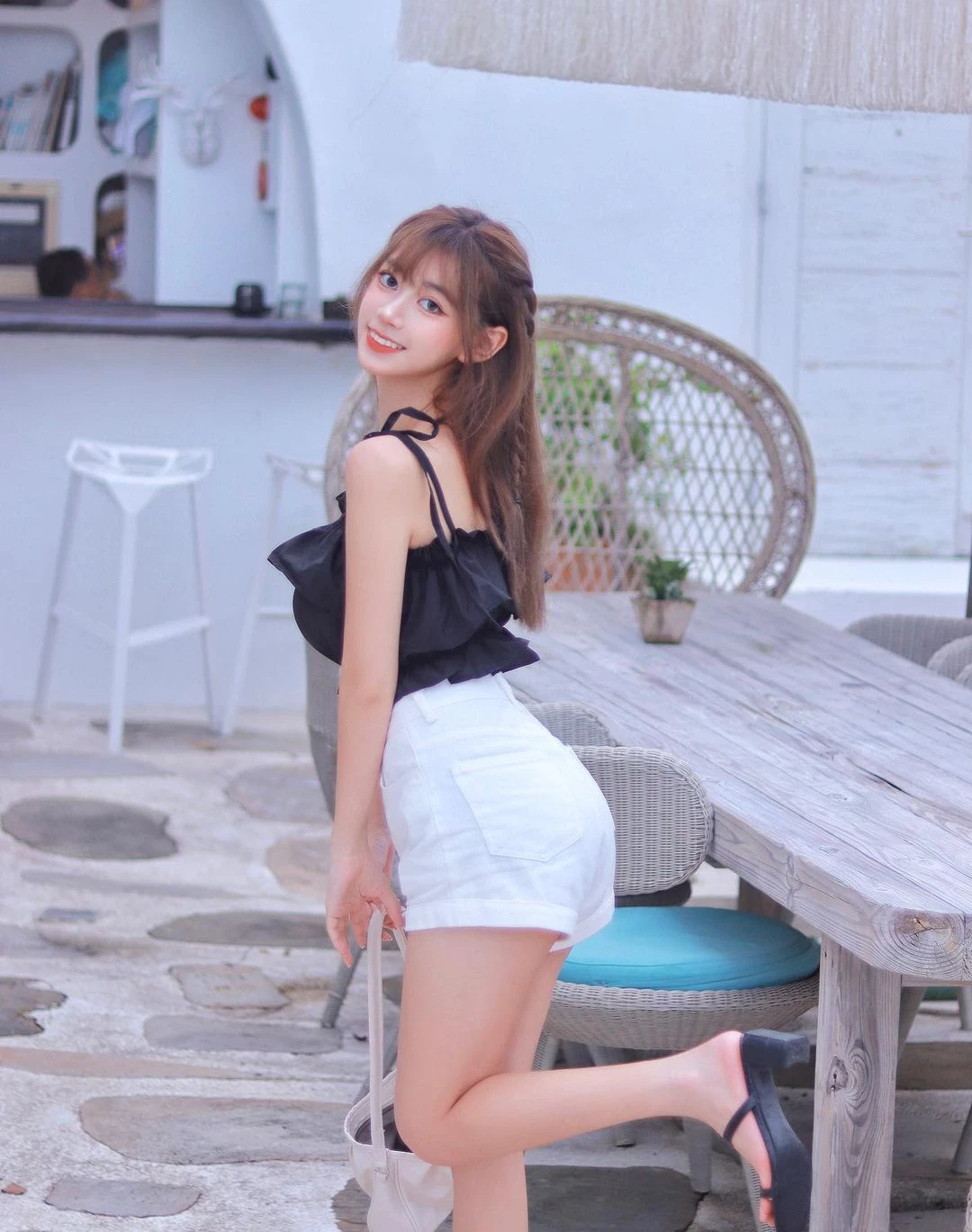 28151558.webp