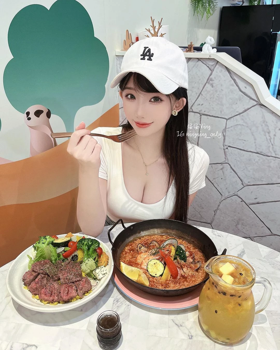 28151477.webp