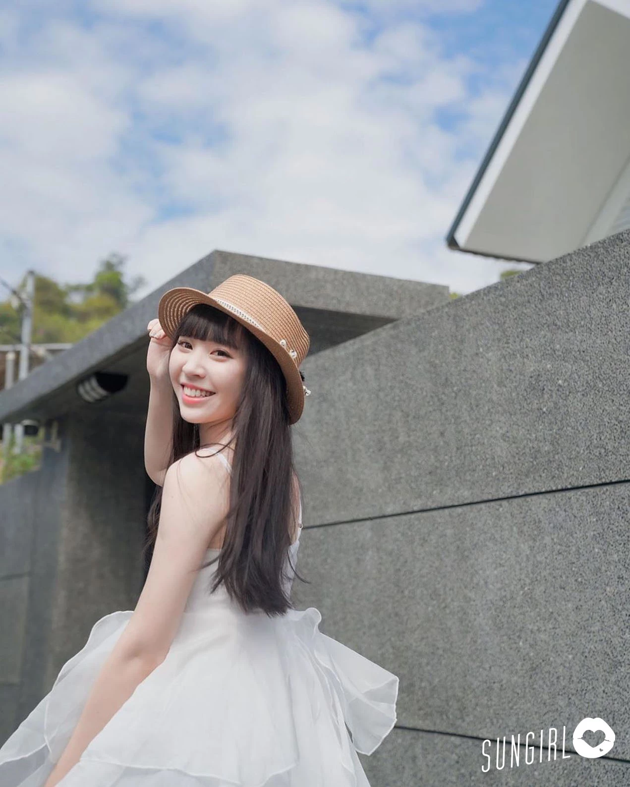 1765941.webp