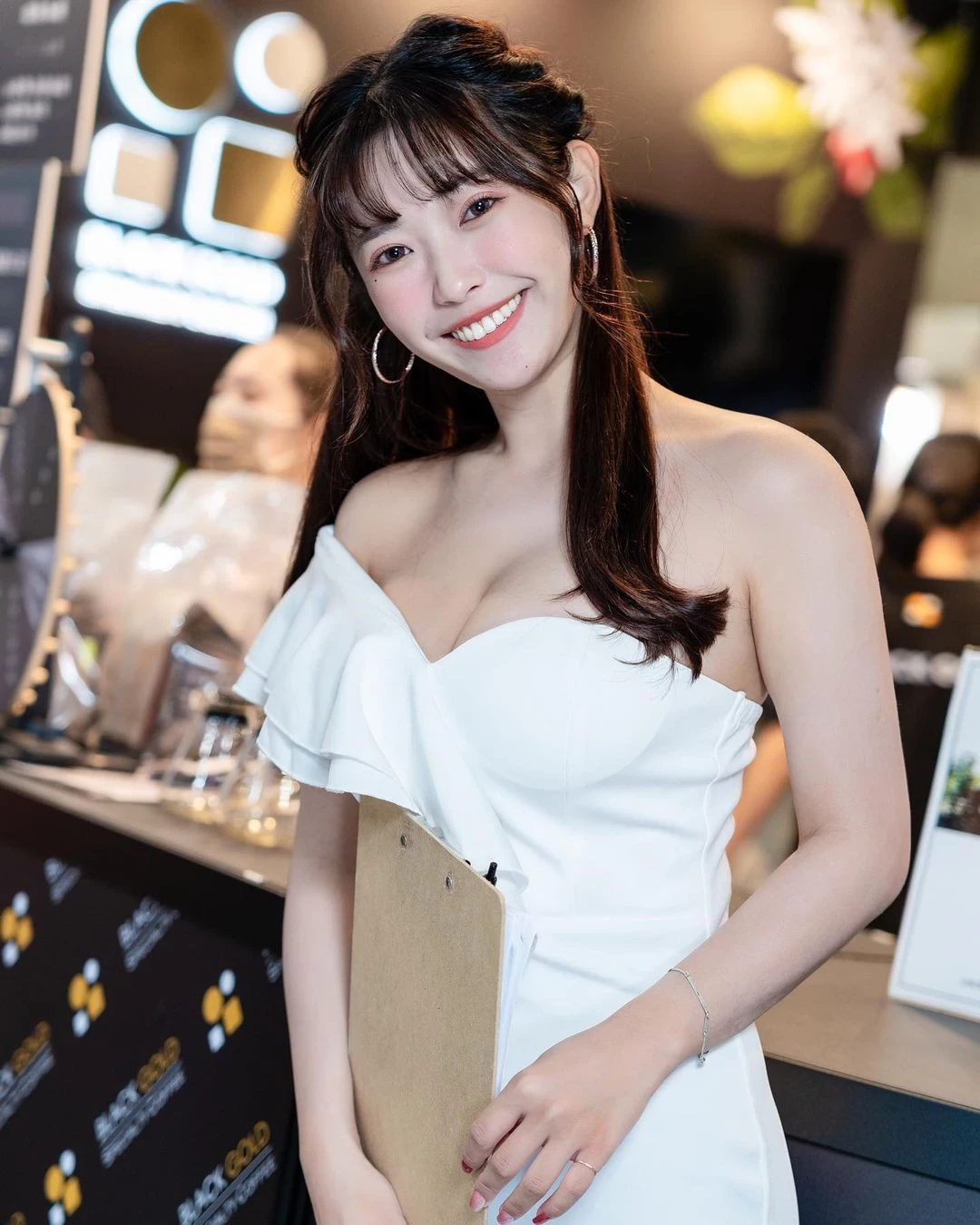 28403481.webp