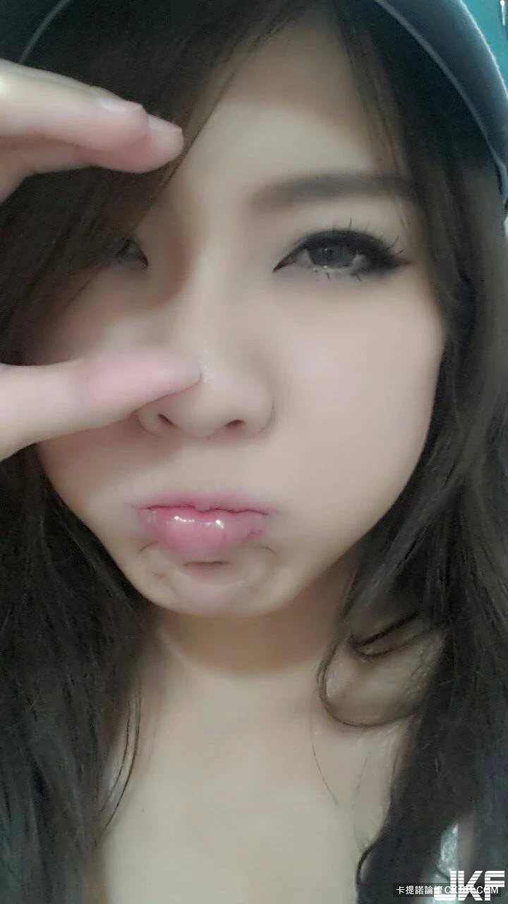 7233888.webp
