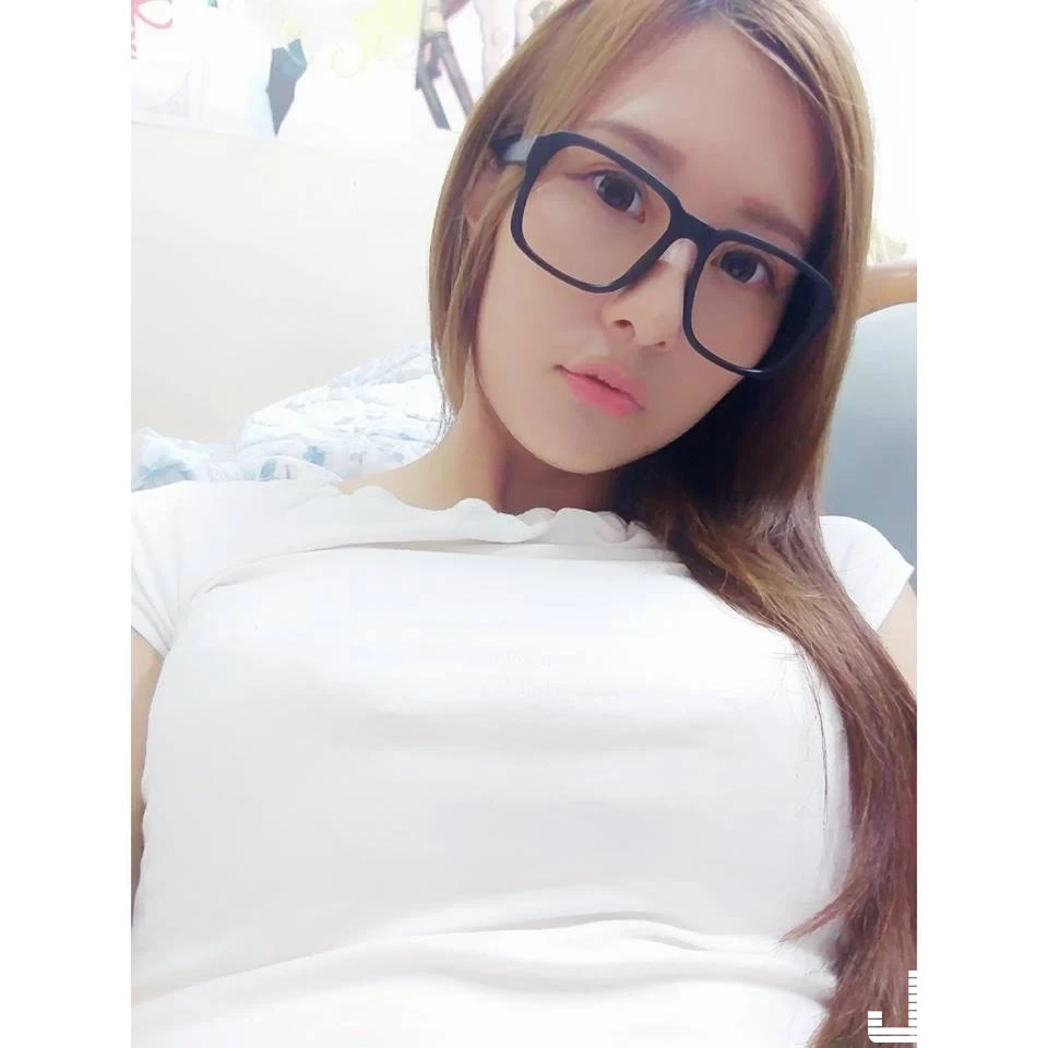 4951606.webp