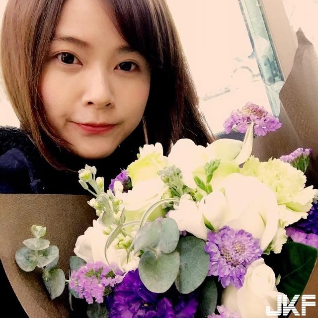 4990163.webp