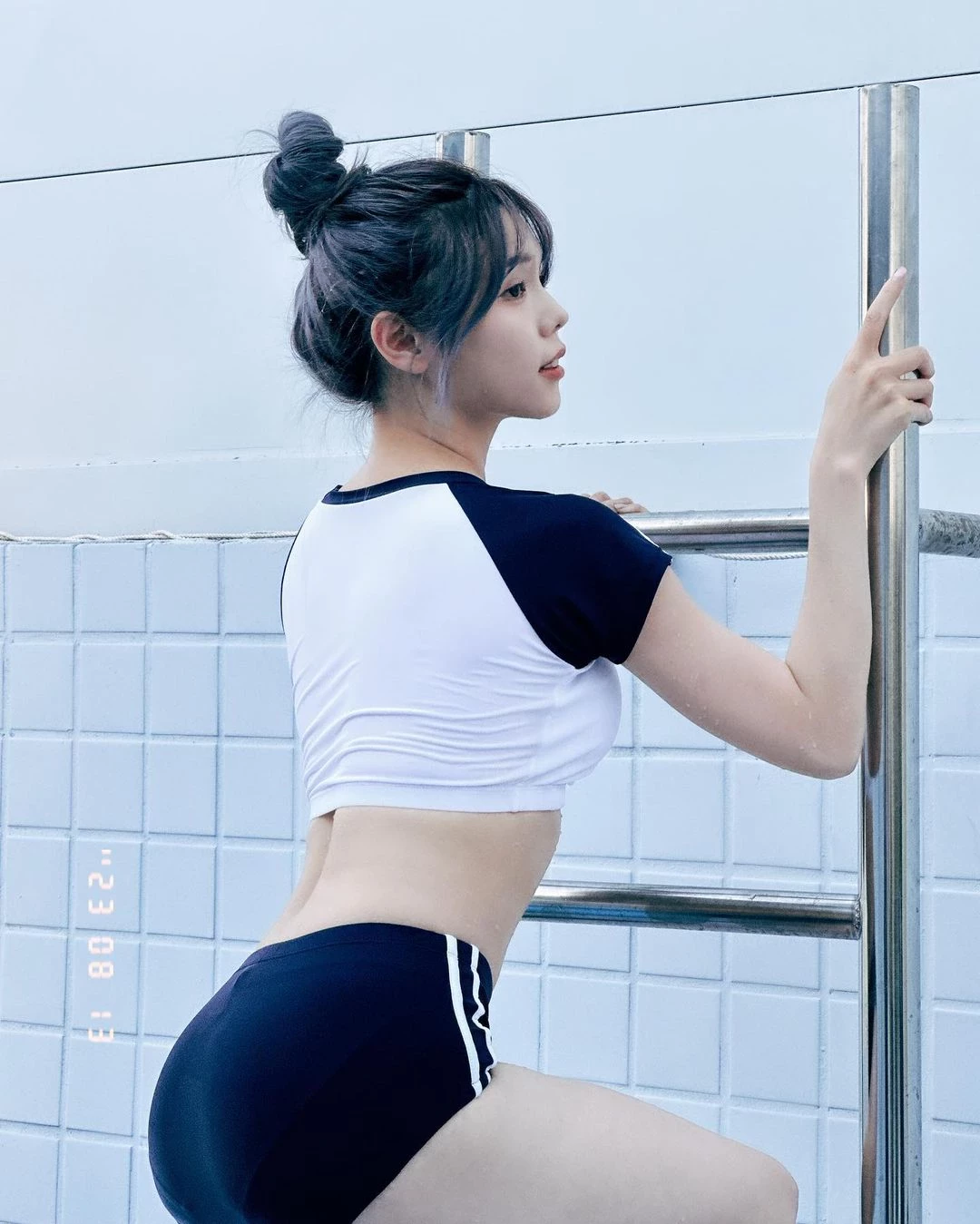 28501053.webp