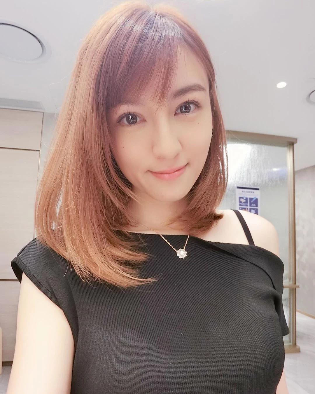 3871295.webp
