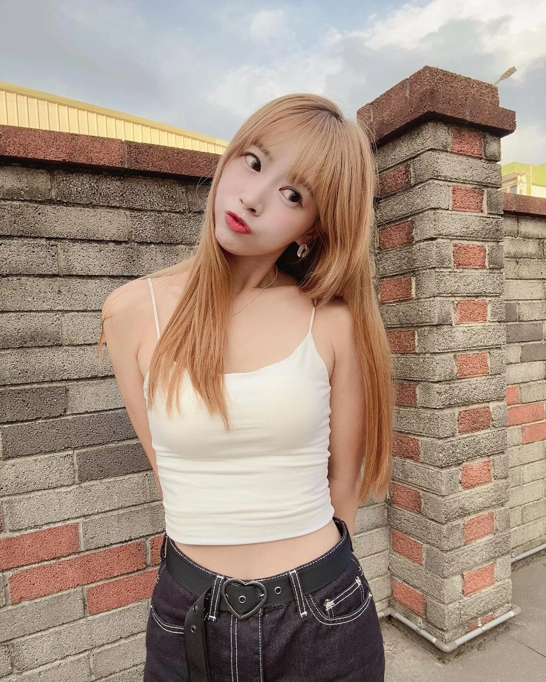 28151567.webp